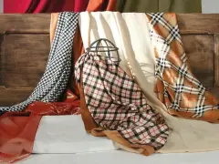 Krata, pepita i błyszczące tkaniny. Co to jest gawroszka? To elegancki dodatek, który może odmienić stylizację.