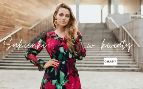 Elegancka sukienka w kwiaty na wesele? Tak, ta stylizacja jest idealna na uroczystość.